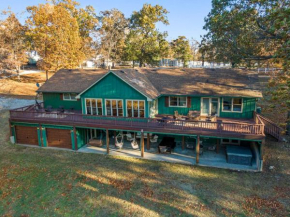 Shared Hot Tub, Pool and Dock Lakefront Grove House